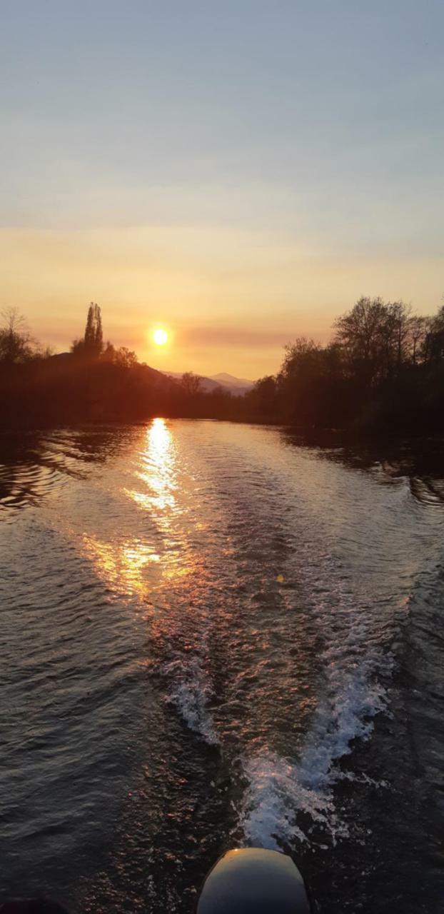 Suncane Terase Karuc Bagian luar foto