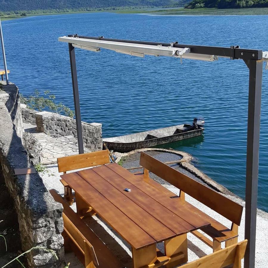 Suncane Terase Karuc Bagian luar foto